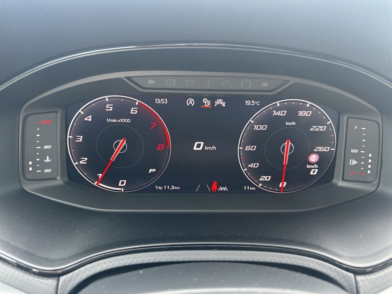 Fahrzeugabbildung SEAT Arona FR Black Edition 1.5 TSI 110 PS DSG - mit KI generiert/bearbeitet