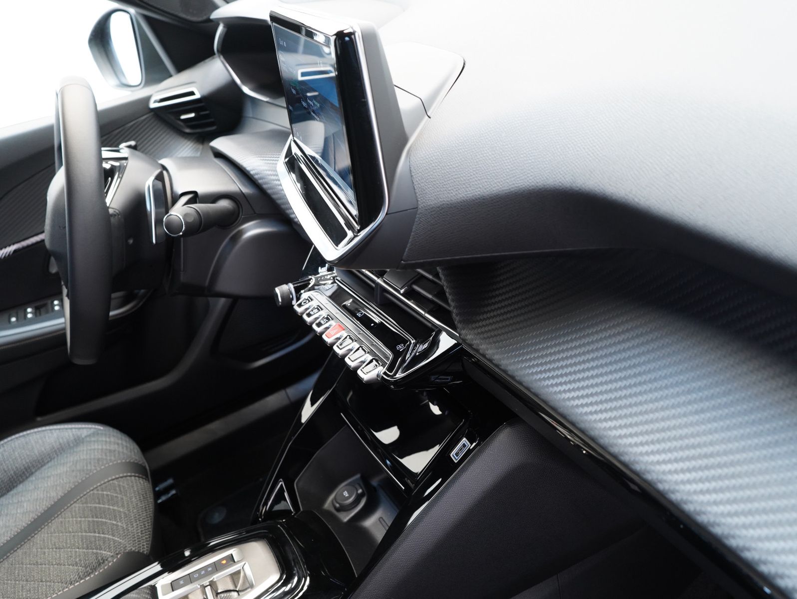 Fahrzeugabbildung Peugeot 2008 1.2 PureTech 130 Allure LED/NAVI/ACC