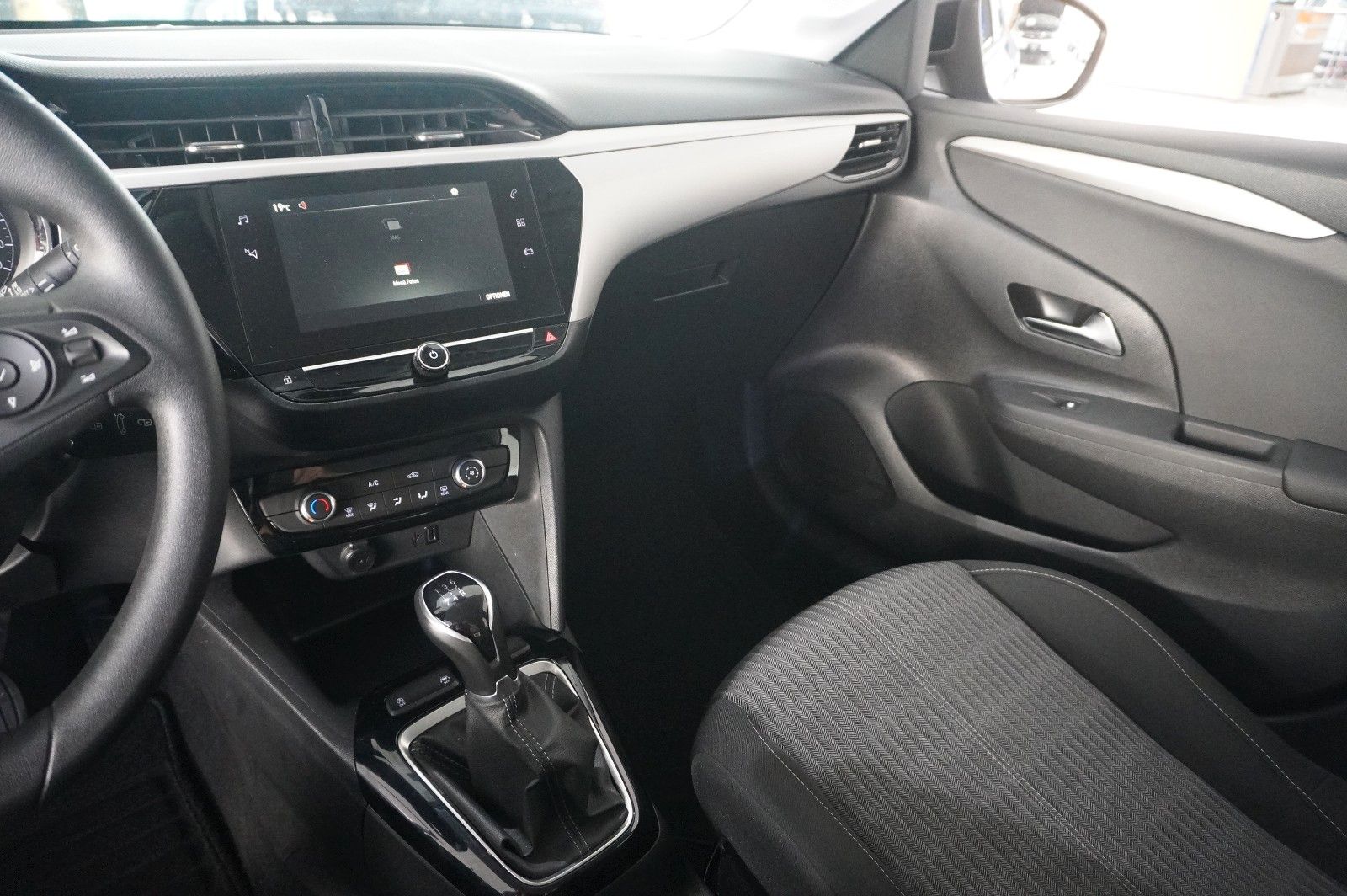 Fahrzeugabbildung Opel Corsa F 1.2 EDITION NAVI/KAMERA/TEMP./PDC/DAB+