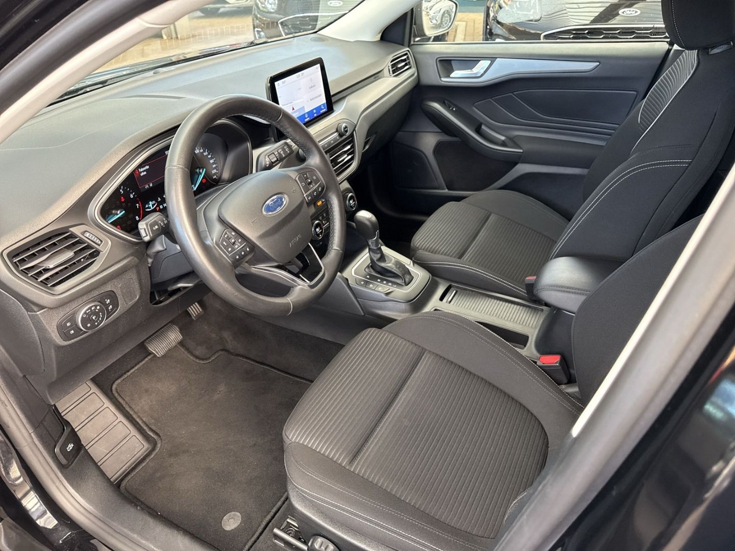 Fahrzeugabbildung Ford Focus Turnier Titanium 1.0 EcoBoost Mild-Hybrid
