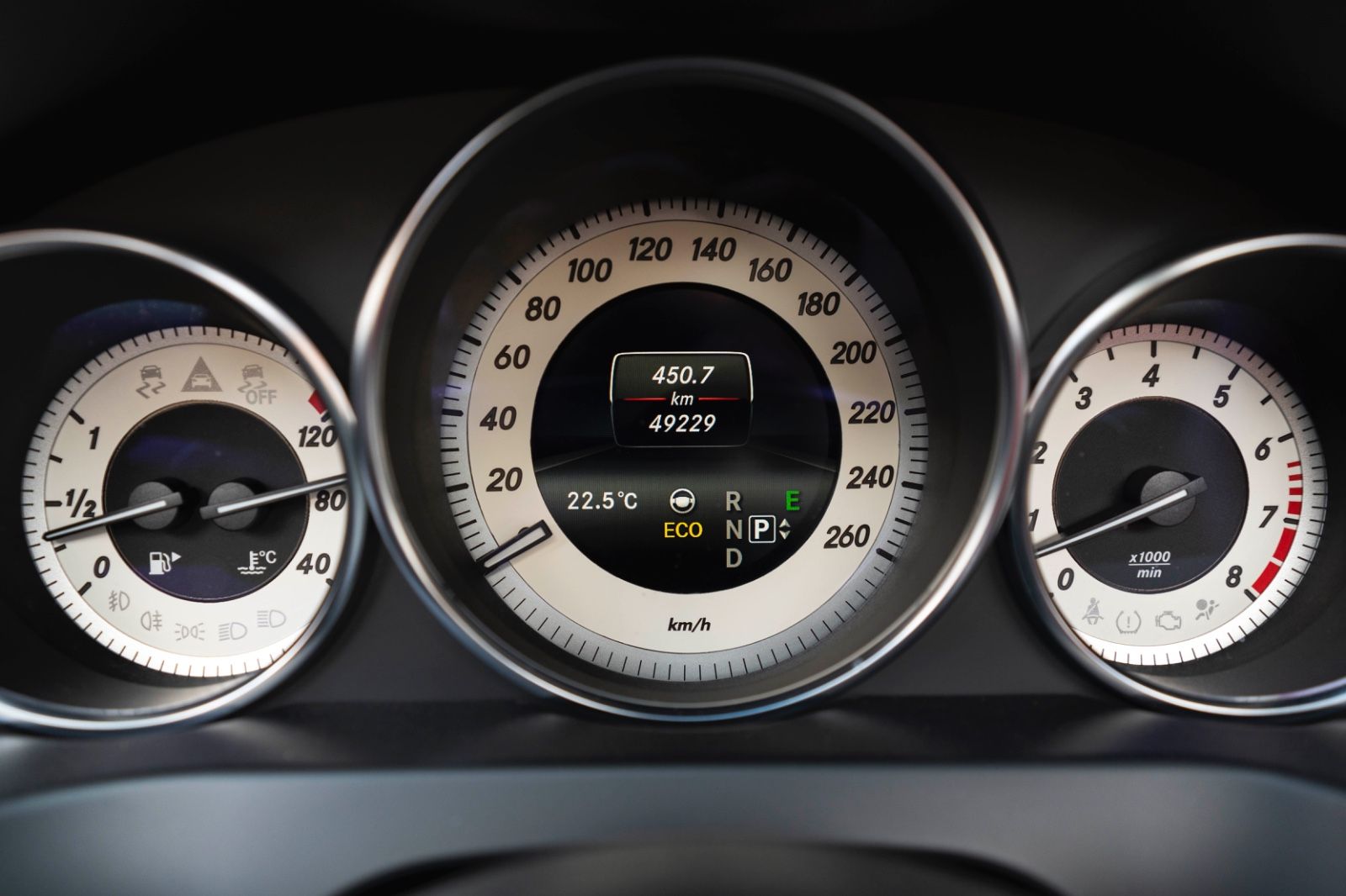 Fahrzeugabbildung Mercedes-Benz E 550 Cabriolet AMG-LINE ACC H&K LED KAM TOTW