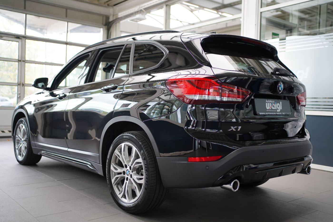 Fahrzeugabbildung BMW X1 xDrive20iA Sport Line +LED+Parkassistent+HiFi