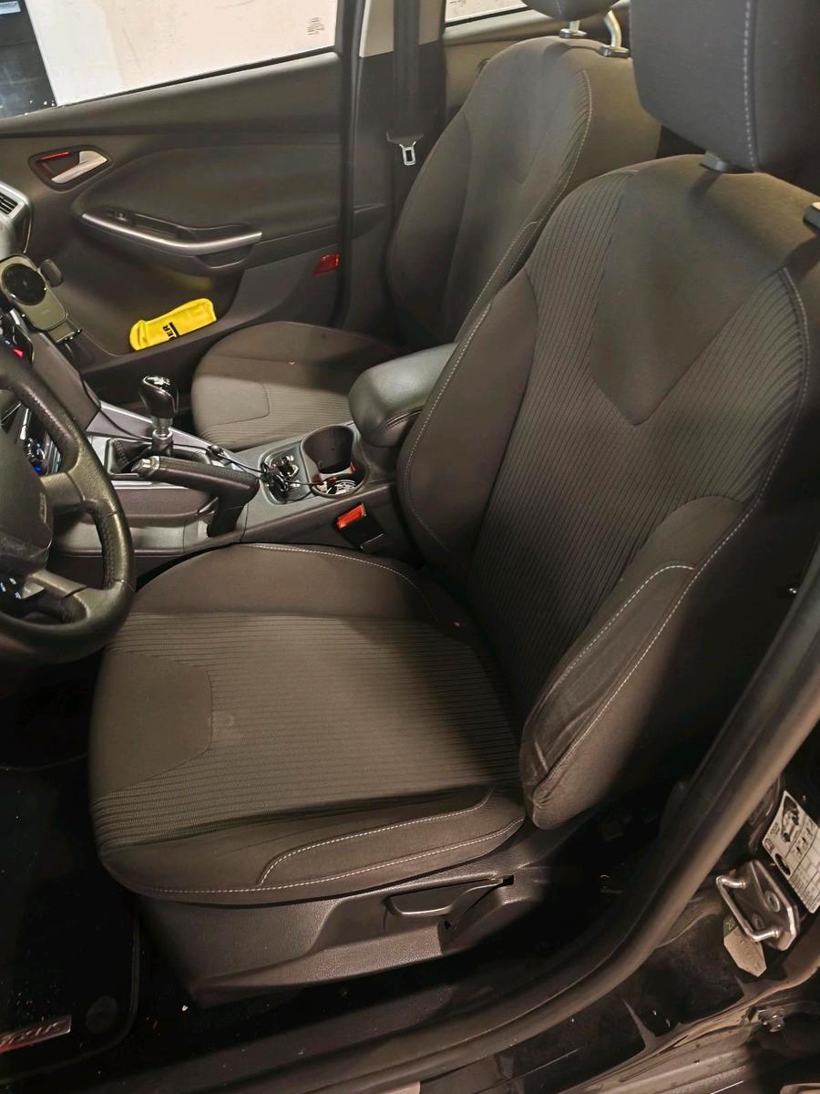 Ford Focus 2013 — photo 10