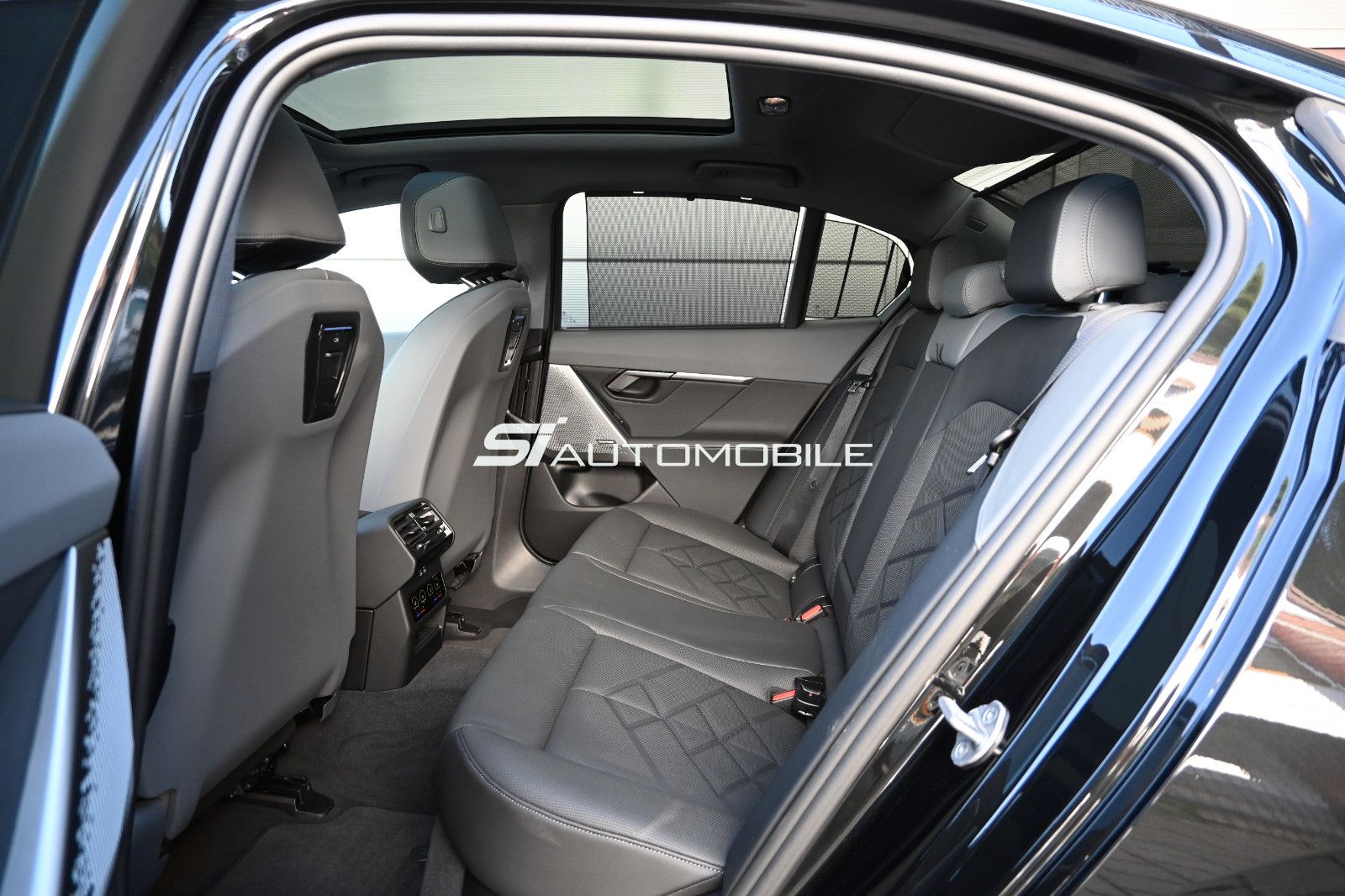 Fahrzeugabbildung BMW 520d xDr. °ACC°MERINO°STANDHEIZ°360°PANO°SITZBEL