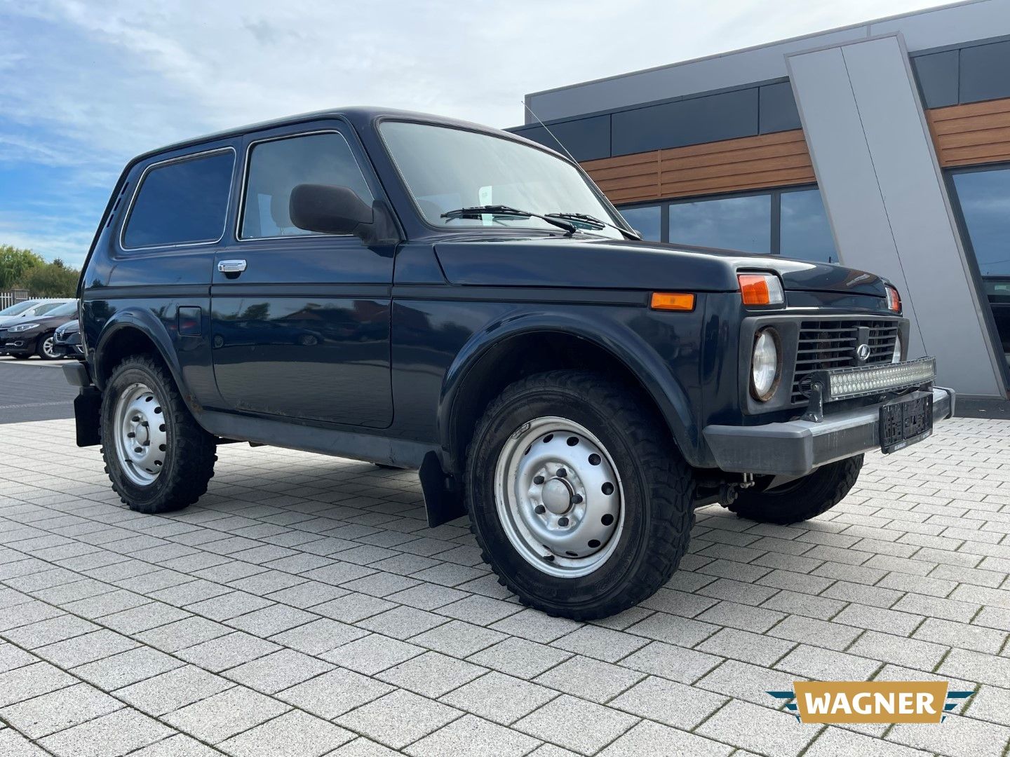 Fahrzeugabbildung Lada Niva Taiga 4x4 1.7 Offroad Reifen AHK Radio