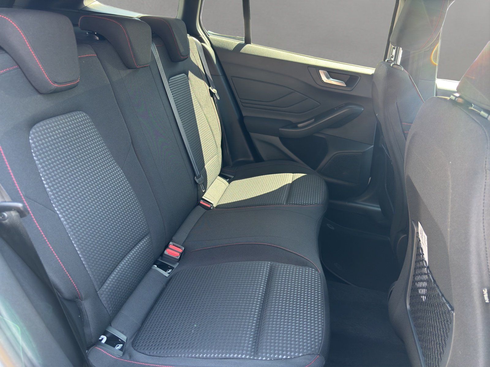 Fahrzeugabbildung Ford Ford Focus Turnier Ecoboost ST-Line