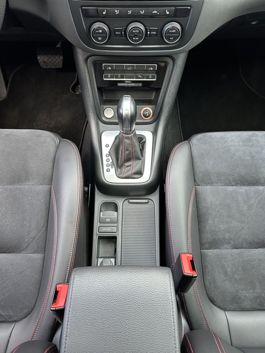 Fahrzeugabbildung SEAT Alhambra 1.4 TSI DSG FR 7Sitzer NAV+XEN+KAM+PANO