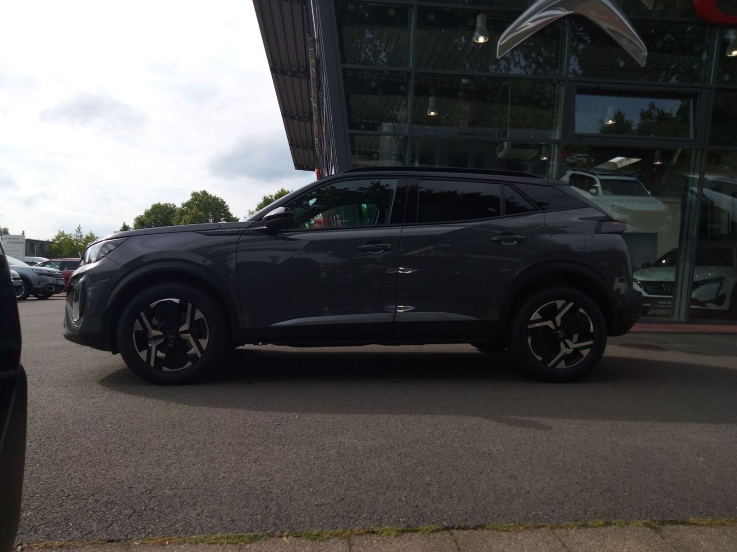 Fahrzeugabbildung Peugeot 2008 GT HYBRID 145 e-DSC6 El. Panodach Navi ACC