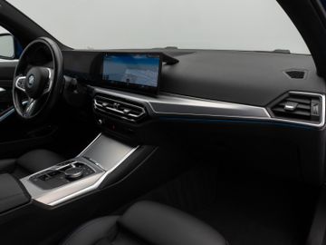 Fahrzeugabbildung BMW 330e Tour M Sport Komfortzugang Kamera 18"M LMR