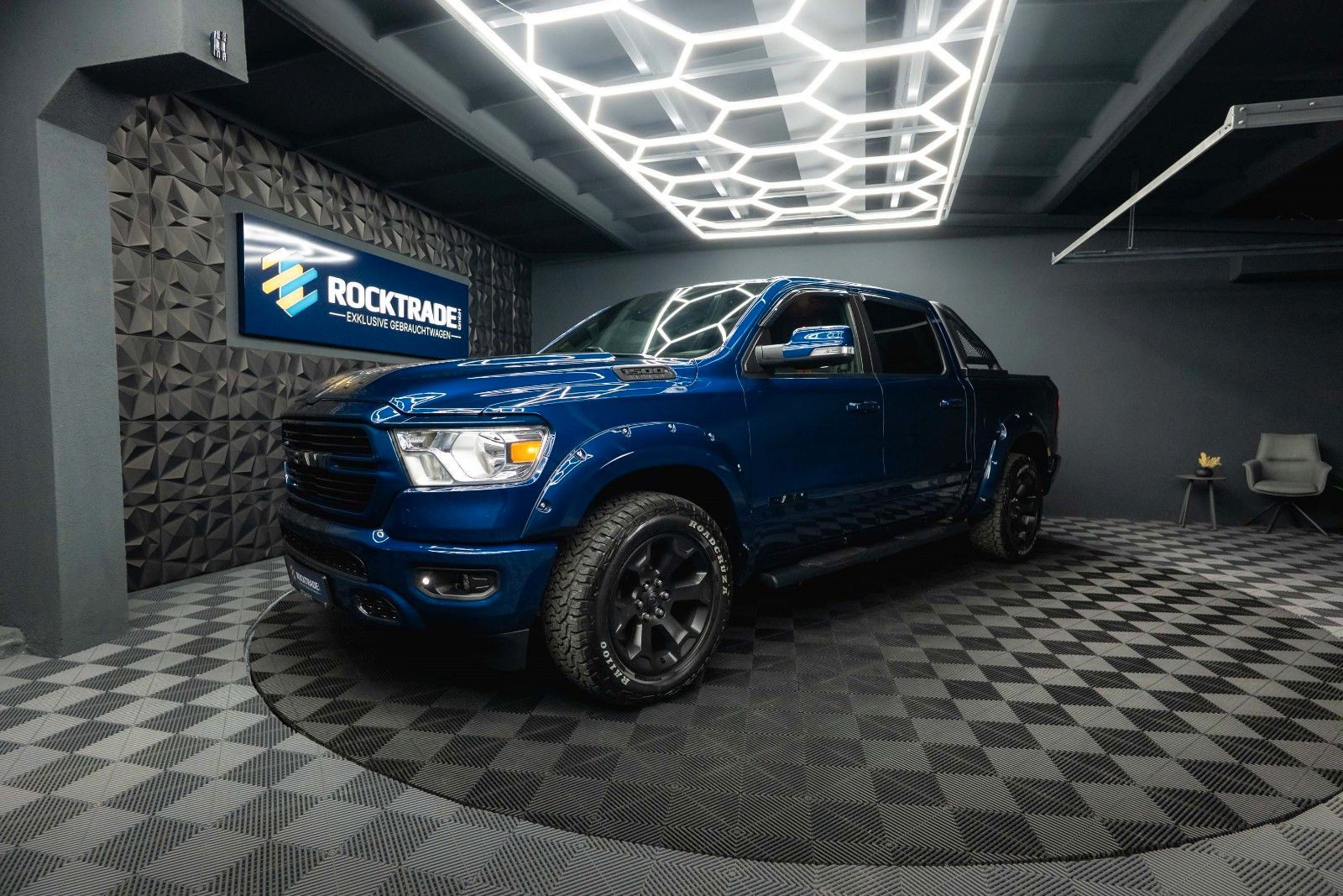 Fahrzeugabbildung Dodge RAM 5.7 V8 HEMI 4x4 OFFROAD Night-Paket *LED*