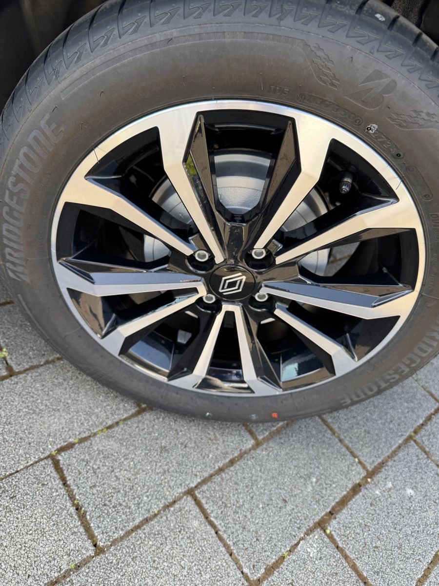 Fahrzeugabbildung Renault Clio V Techno  E-Tech/Automatik/Sofort