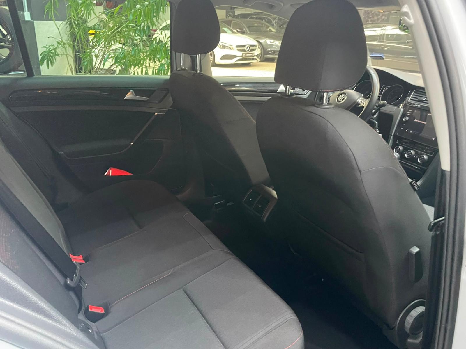 Volkswagen Golf VII Lim. Sound DSG / Carplay / Xenon