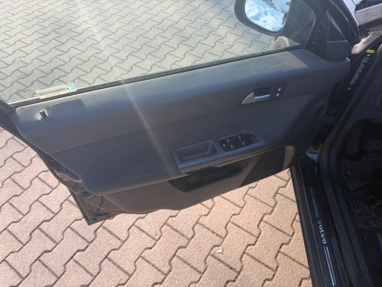Volvo V50 2009 — photo 11