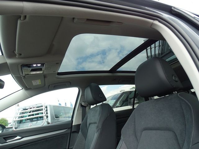 Golf Variant 1.5 eTSI DSG Style / Premium