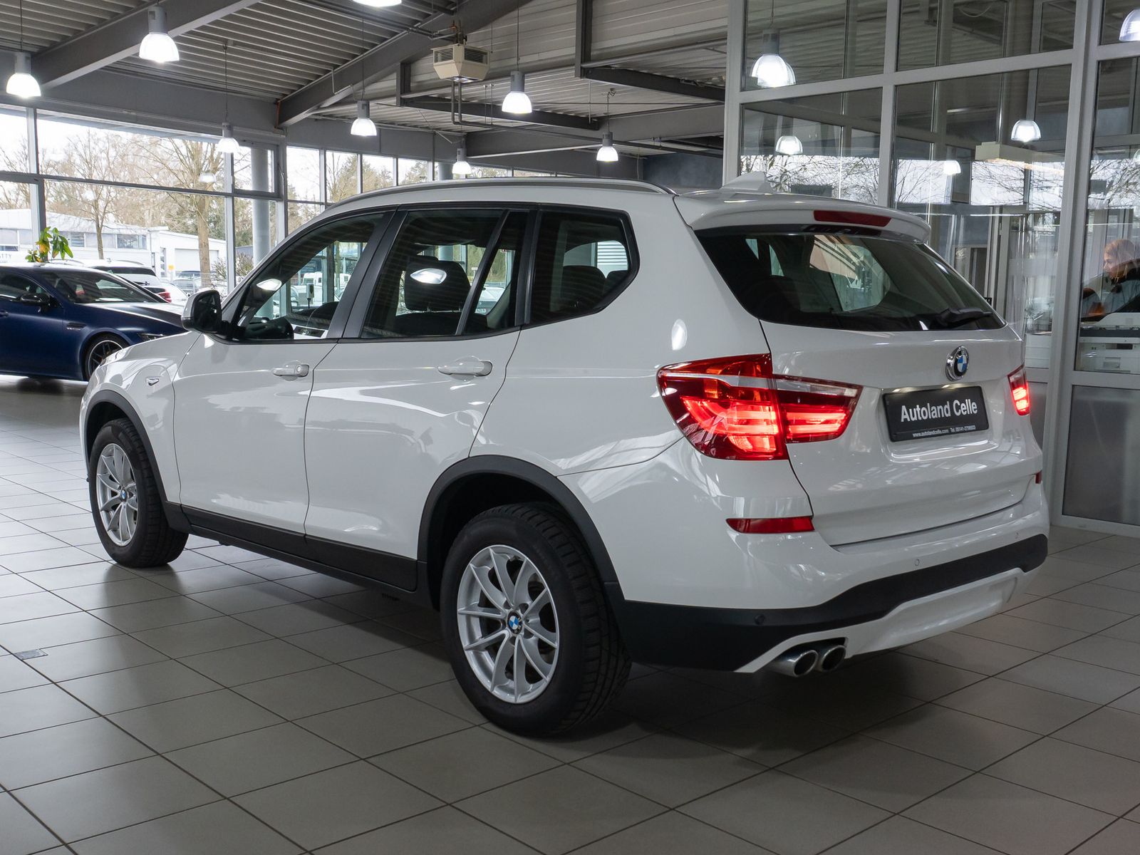 Fahrzeugabbildung BMW X3 xD30d Panorama HUD HiFi Xenon PDC Sport Leder