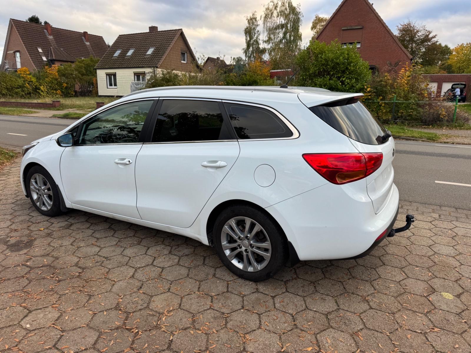 Kia cee'd 2012 — photo 6
