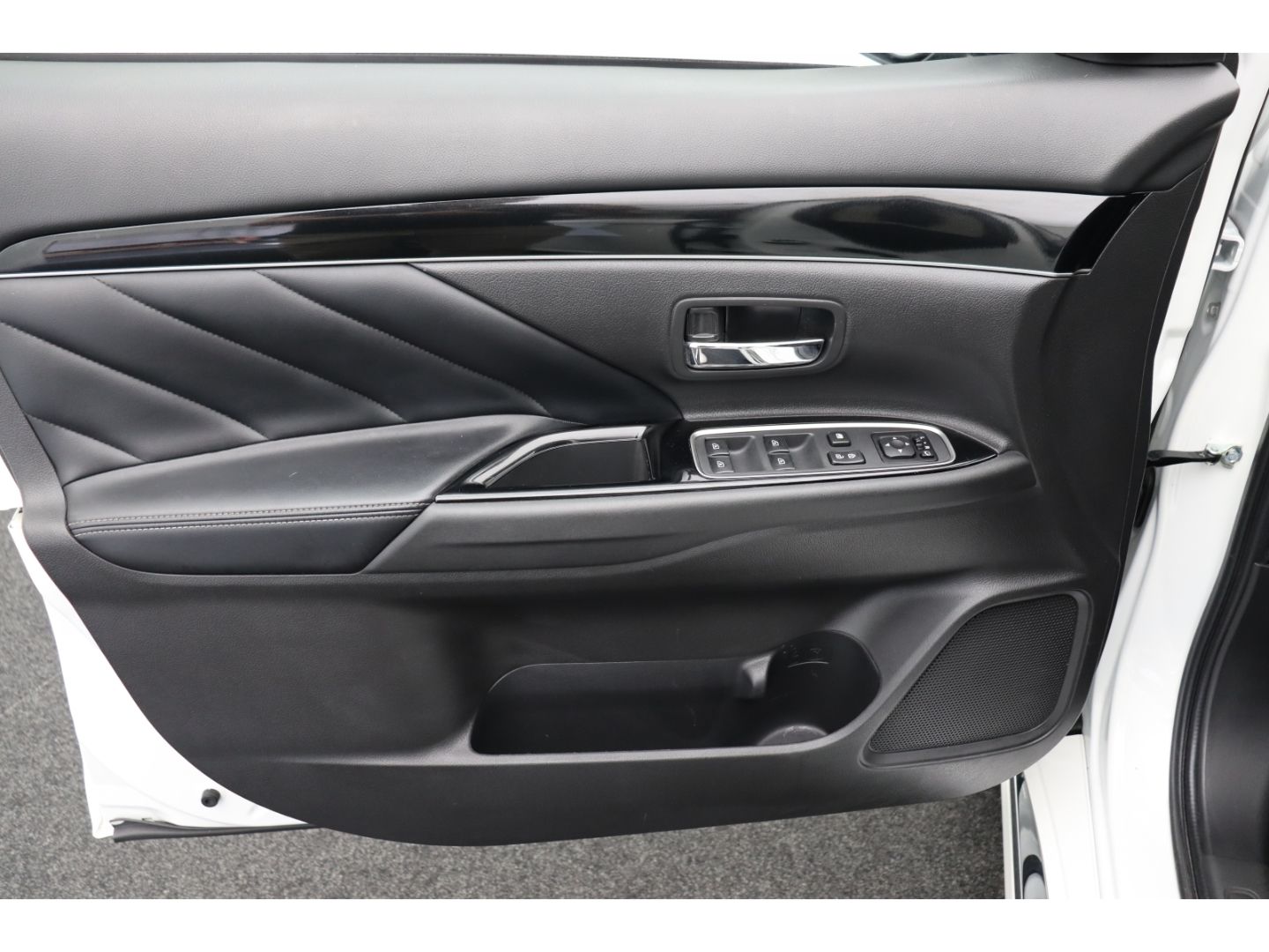 Fahrzeugabbildung Mitsubishi Plug-in Hybrid Outlander PHEV Basis 4WD Tempomat