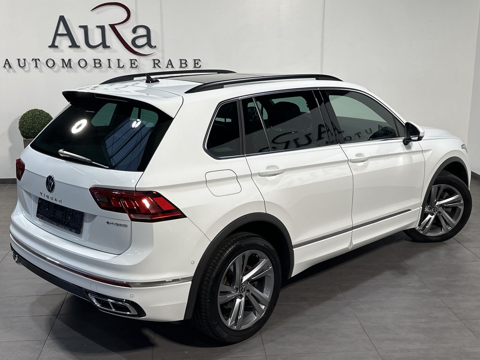 Fahrzeugabbildung Volkswagen Tiguan 1.4 eHybrid DSG R-Line NAV+LED+ACC+V-COCK