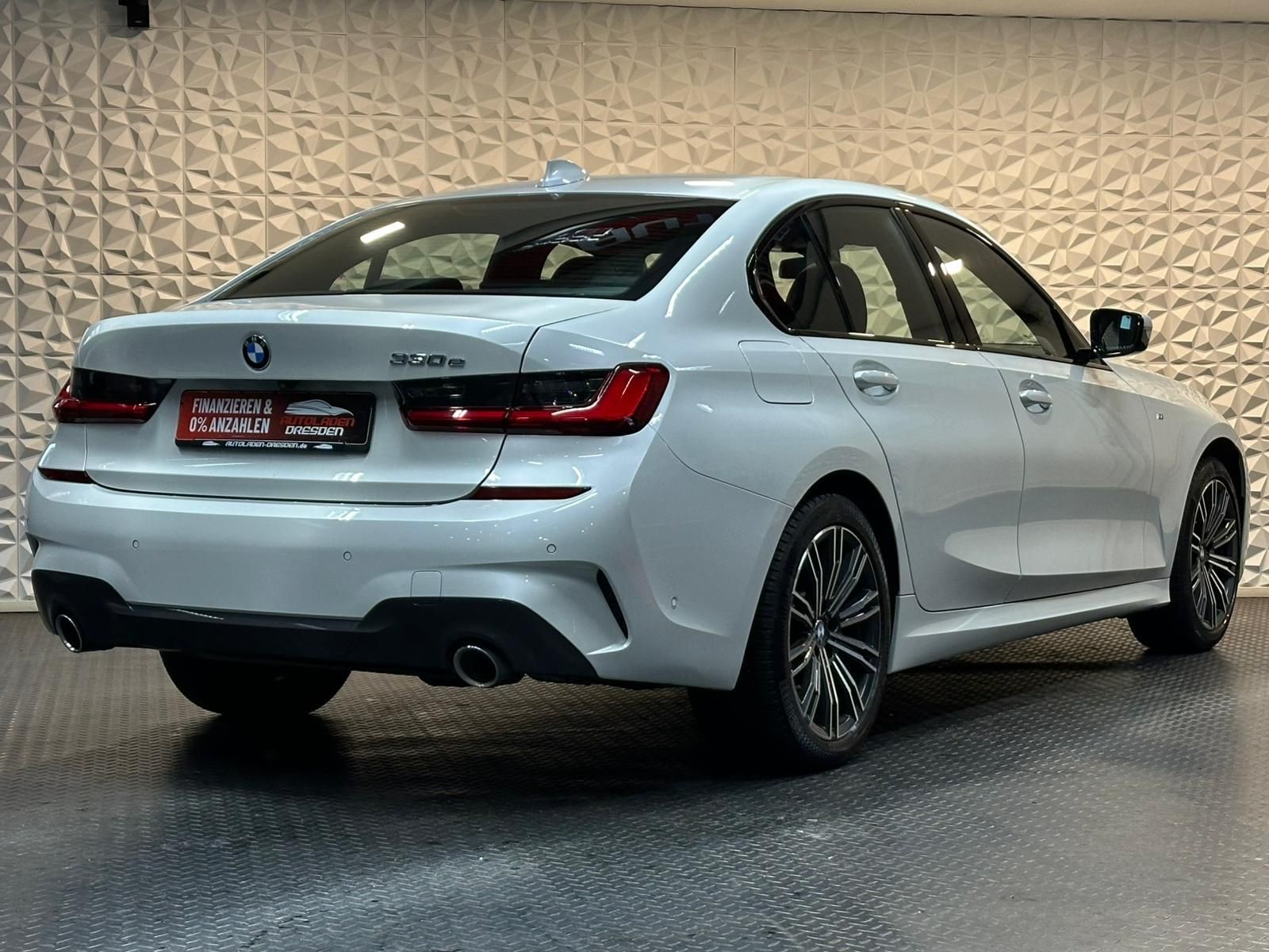 BMW 330 e M SPORT SHADOW* LED#SHZ#NAVI#TEMPO#360CAM - Image 8