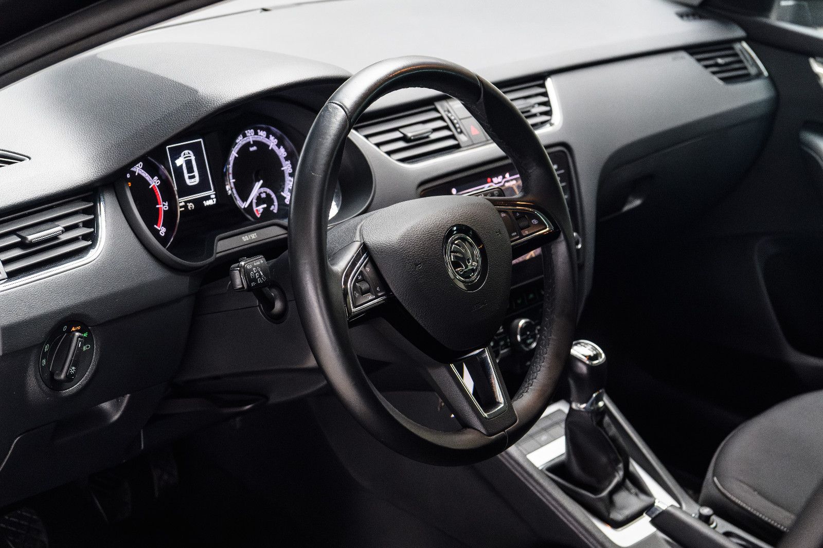 Fahrzeugabbildung SKODA Octavia Combi Tour 1.0 +NAVI+LED+el.Heckkl.+MFL