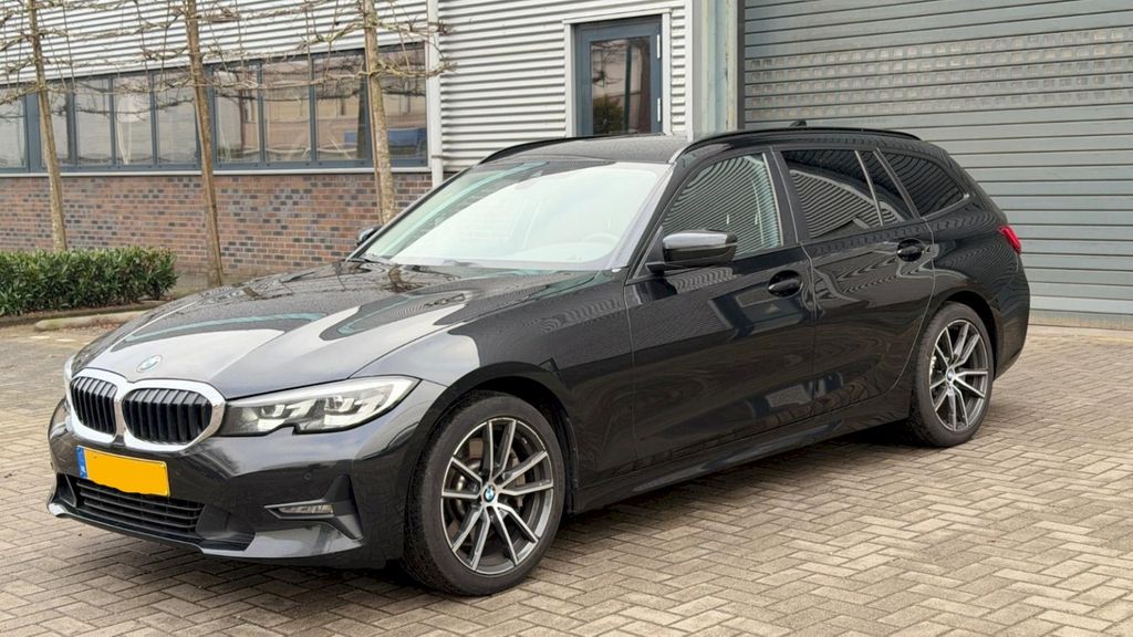 Image of BMW 330