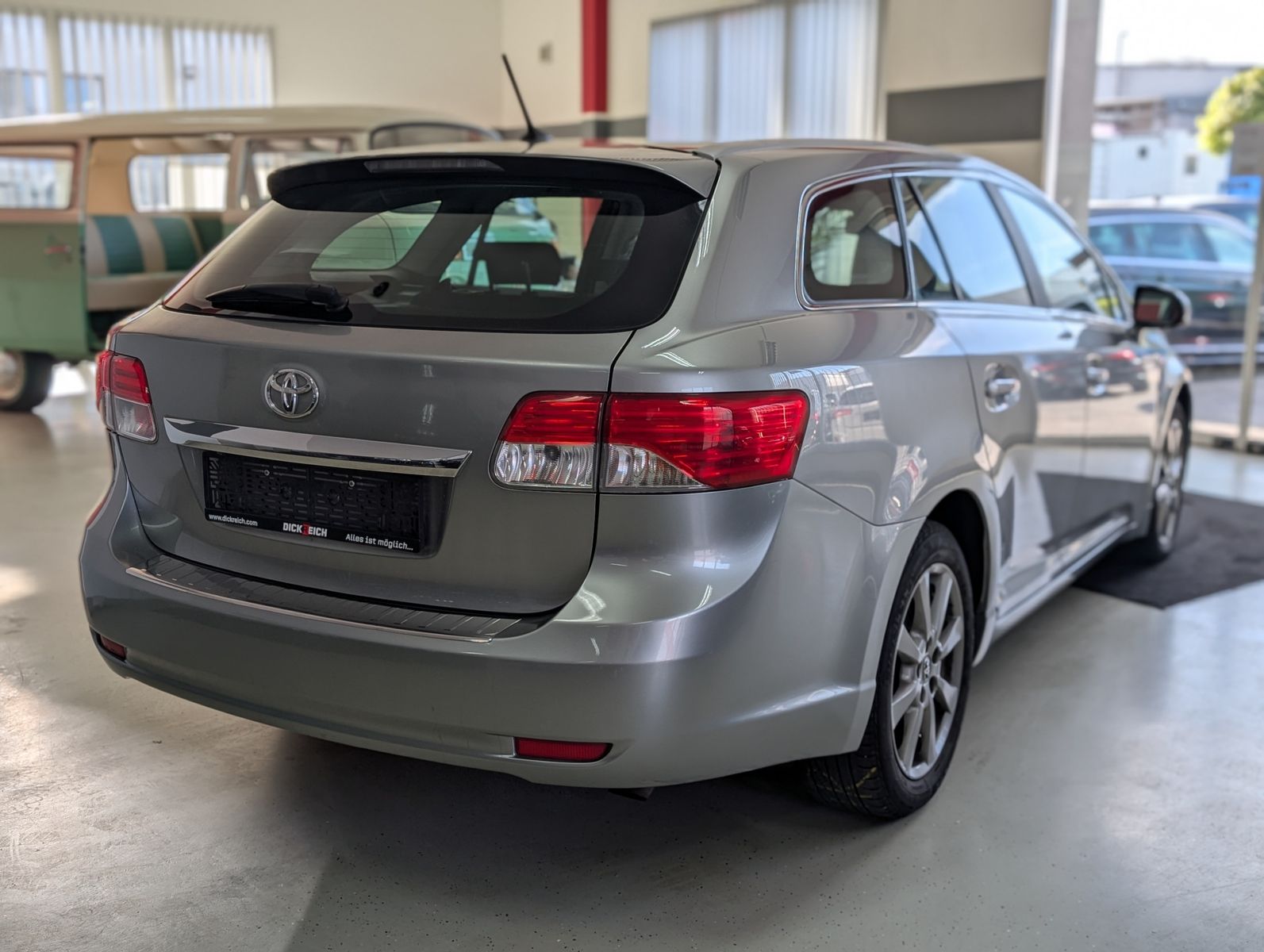 Fahrzeugabbildung Toyota Avensis Life Bi-XENON TEMPOMAT KLIMA KAMERA SHZ