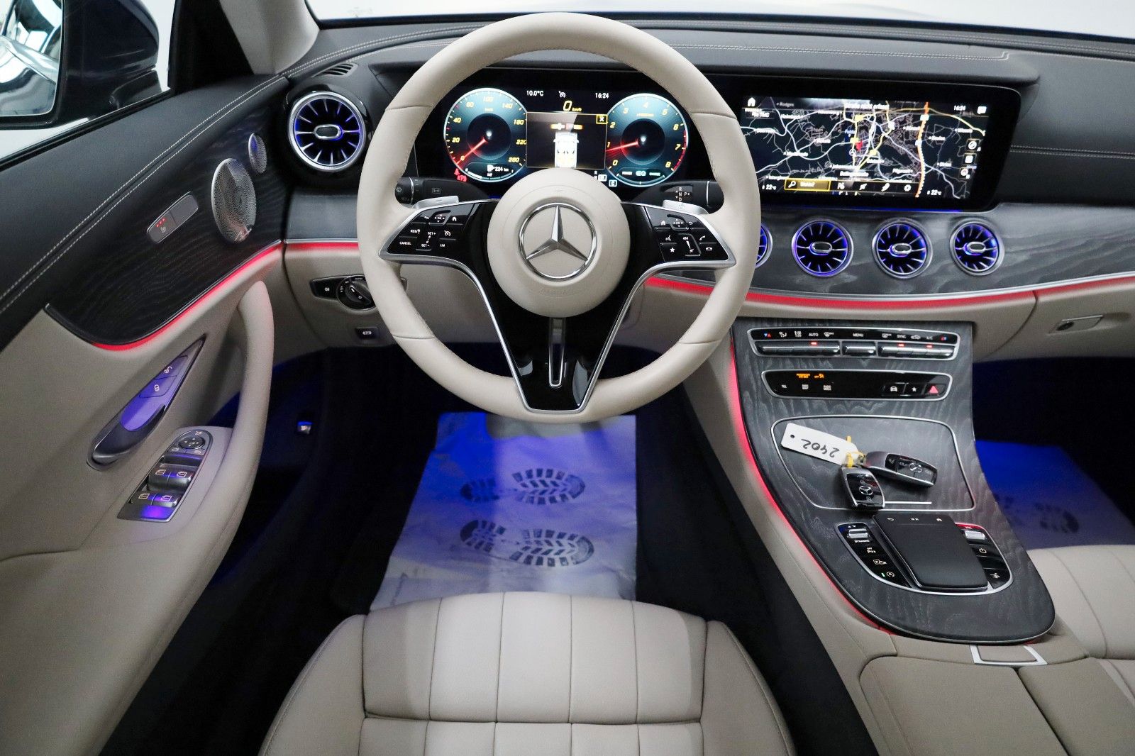 Fahrzeugabbildung Mercedes-Benz E 200 Coupe, Avantgarde, SH,Kamera,ACC,Panorama