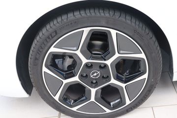 Fotografie des Opel Astra 1.2 Turbo GS Navi Tech-Paket
