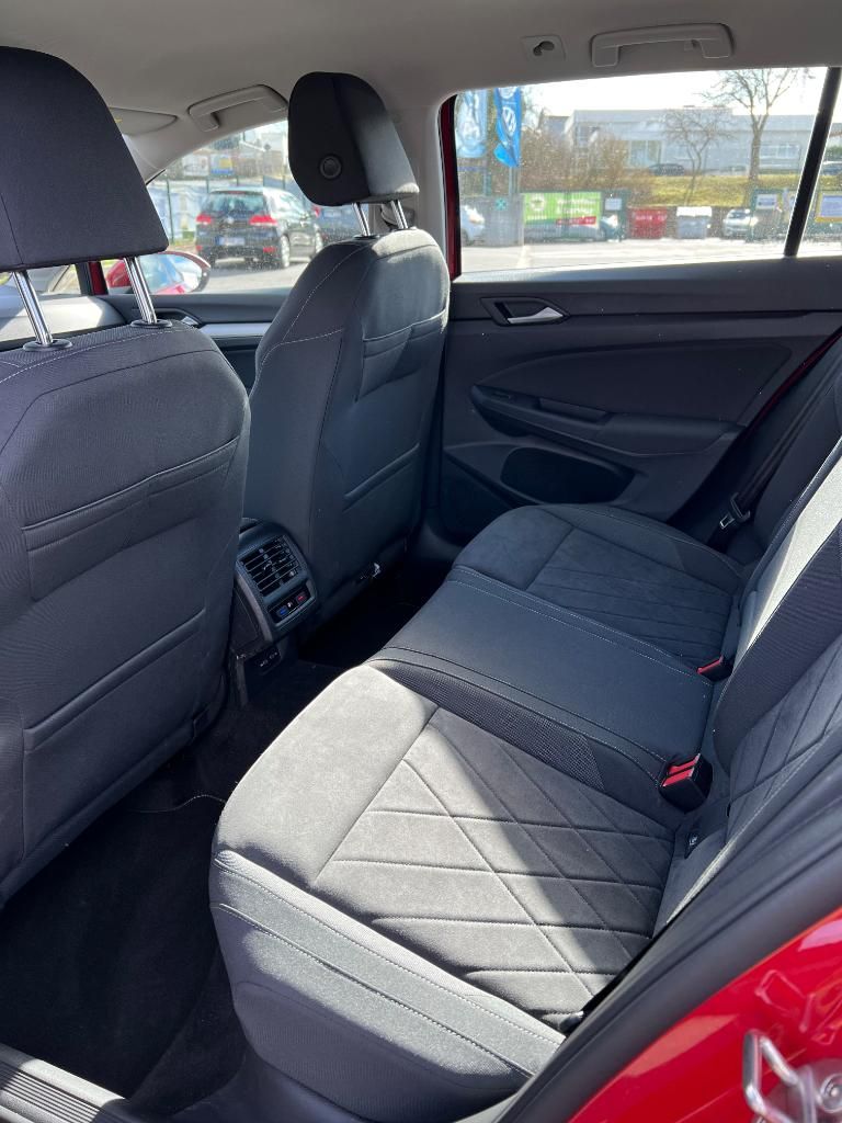Fahrzeugabbildung Volkswagen Golf Variant 1.0 eTSI DSG Life AHZV Head Up LED+