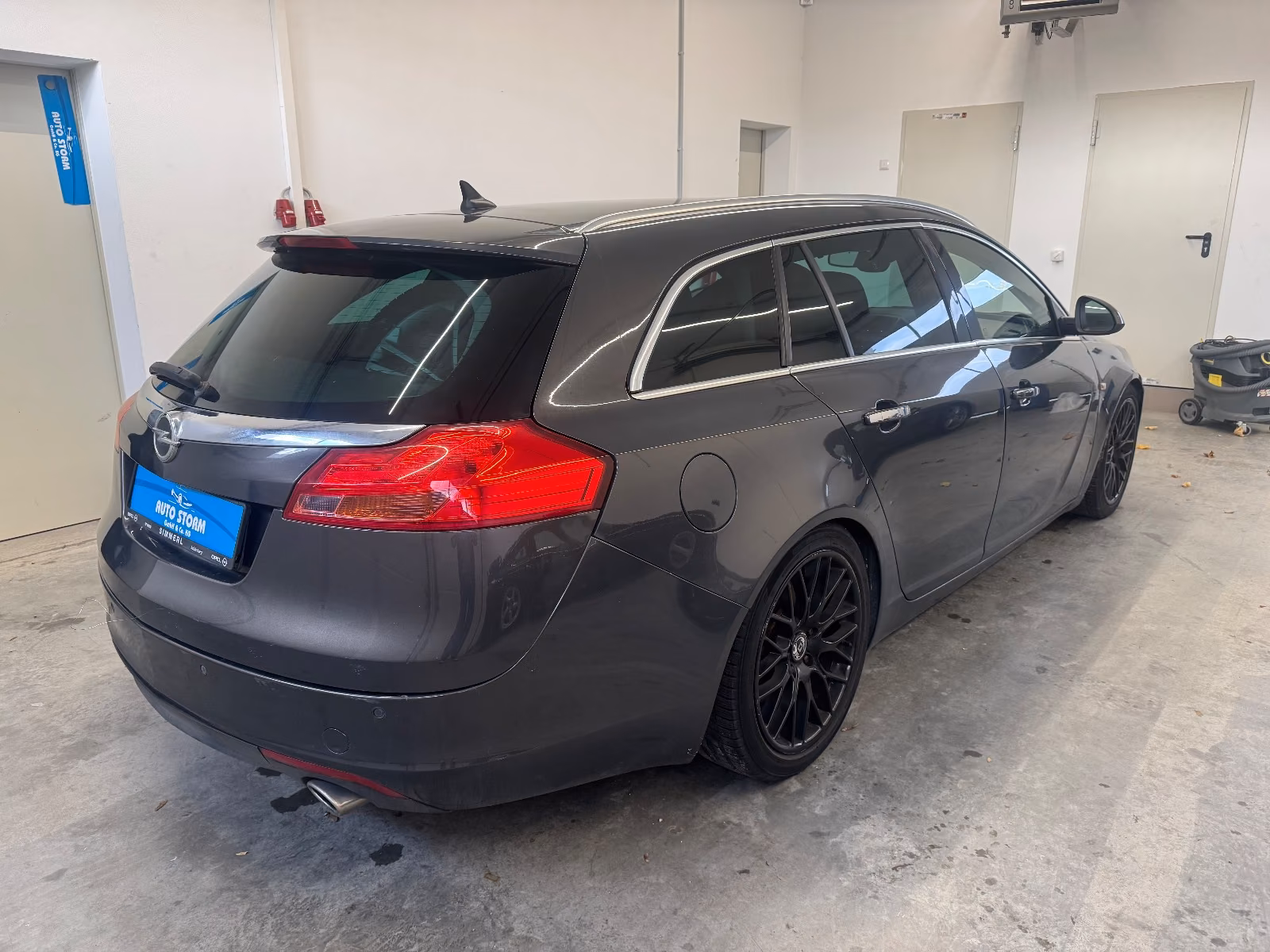 Opel Insignia 2012 — engine 1.956 cm³, 194 HP (143kW)