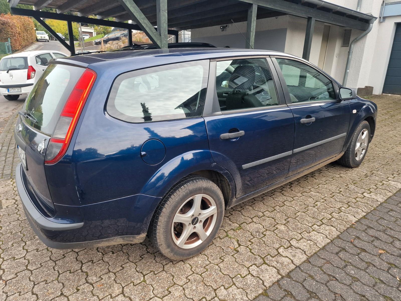 Ford Focus 2006 — rear view