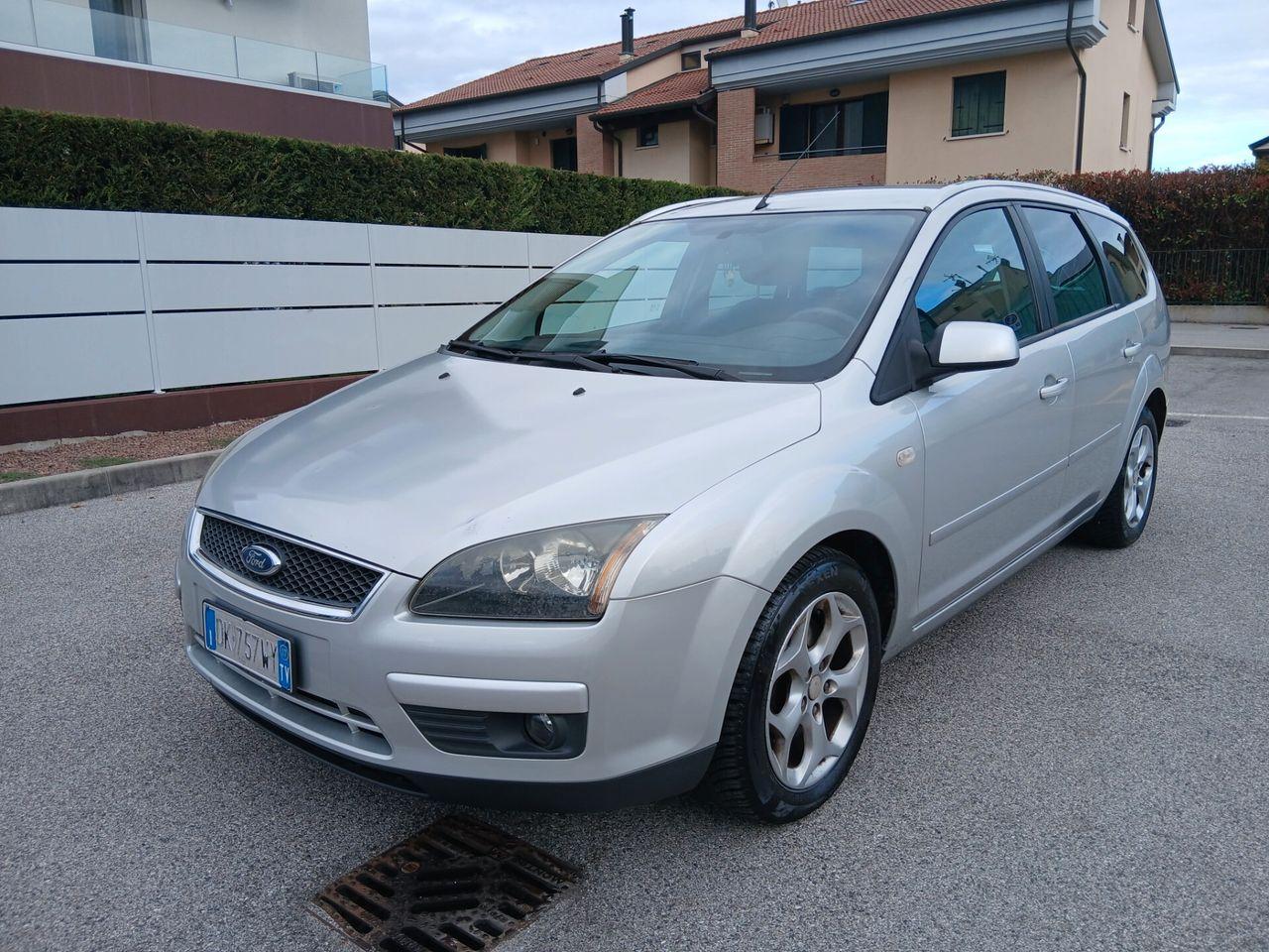 Ford Focus 2007 — rear view