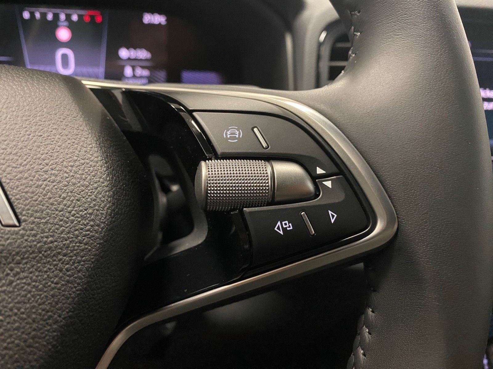 Fahrzeugabbildung SKODA Karoq 1.5 TSI DSG Selection+ACC+2030 Garantie+BC