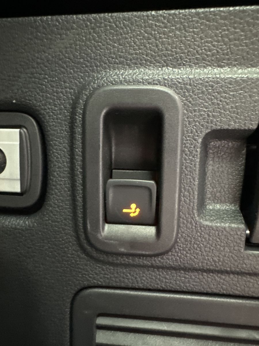 Fahrzeugabbildung Volkswagen Touran 2.0 TDI DSG ACTIVE NAV+LED+AHK+KAMERA+SHZ