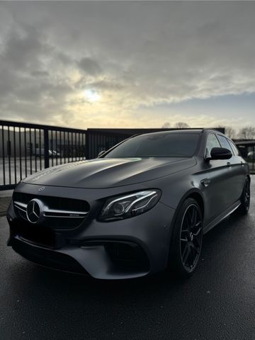 MERCEDES-BENZ E 63 AMG E 63 4MATIC+ T Autom. Standard