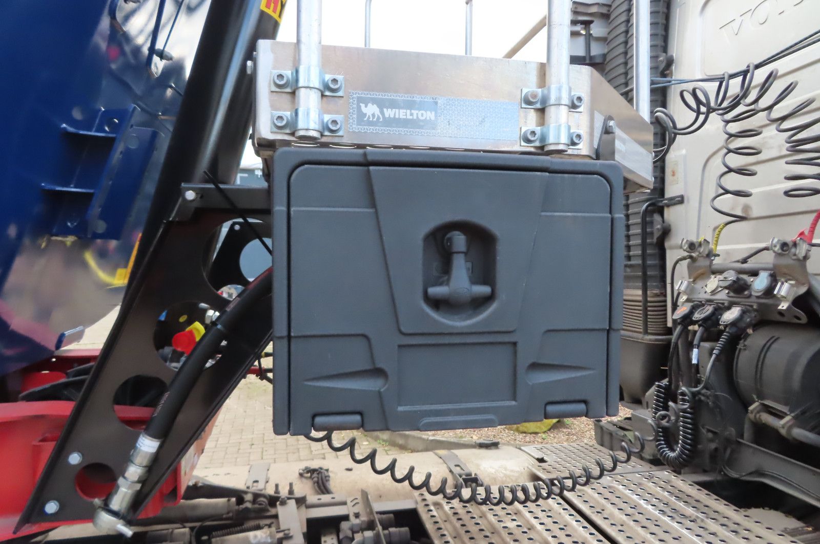 Fahrzeugabbildung Wielton Strong Master 3-Achs Kippsattelauflieger 33 m³