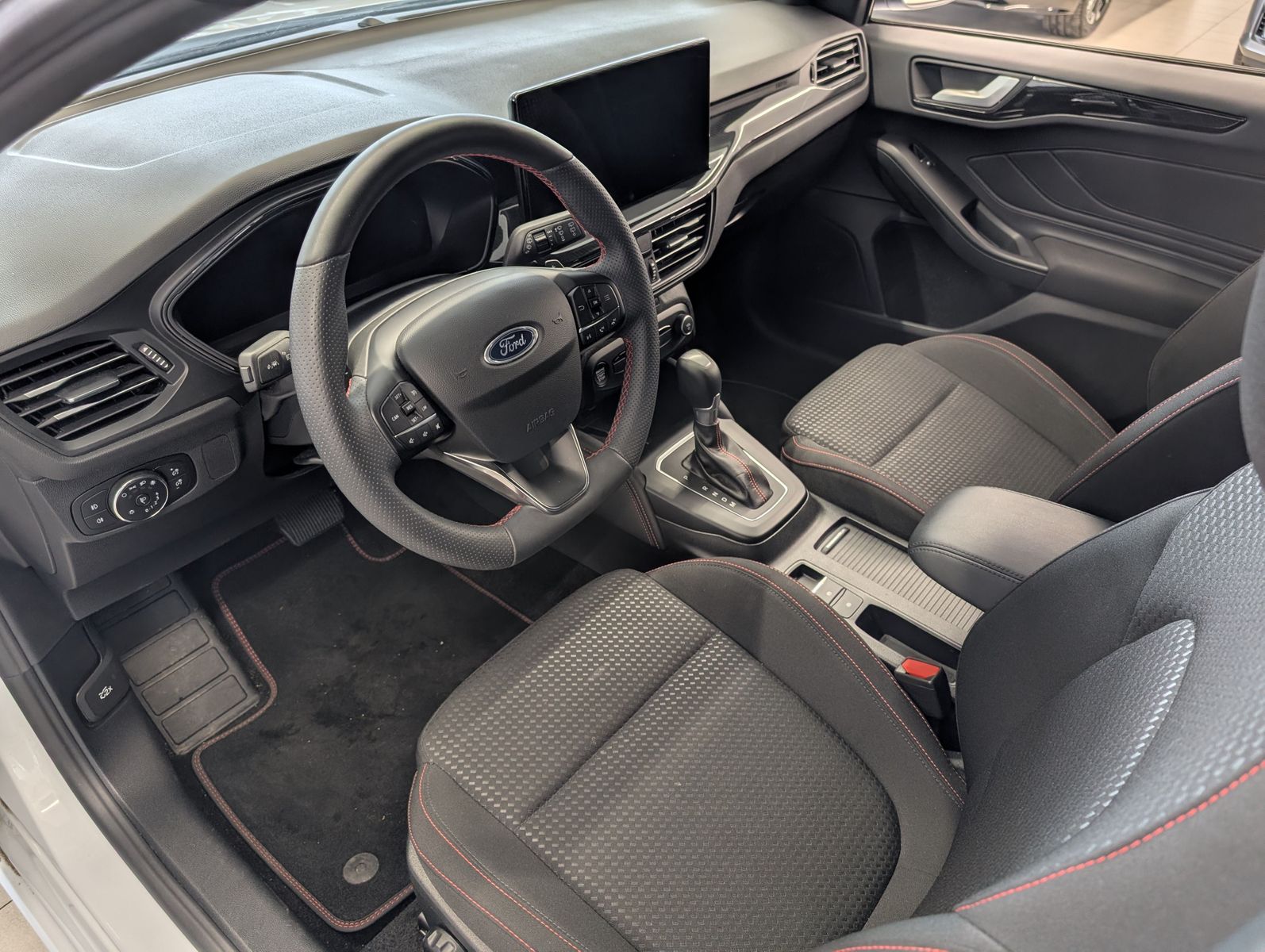 FORD Focus 1.0 EcoBoost MHEV ST-Line X Navi – Bild 35
