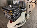 Vespa 946 DIOR Christian Dior HELM + TOPCASE SEPARAT - Offers
