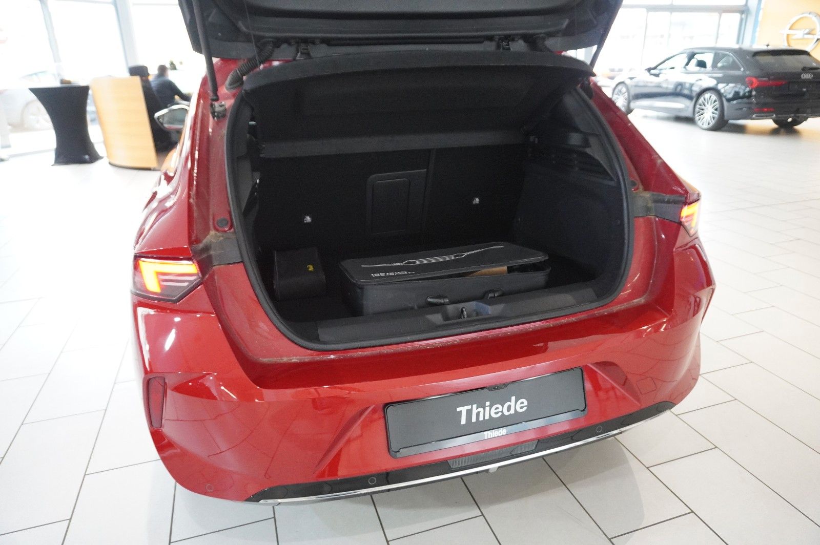 Fahrzeugabbildung Opel Astra L Lim. 1.6 HYBRID ELEGANCE NAVI/LED/KAMERA