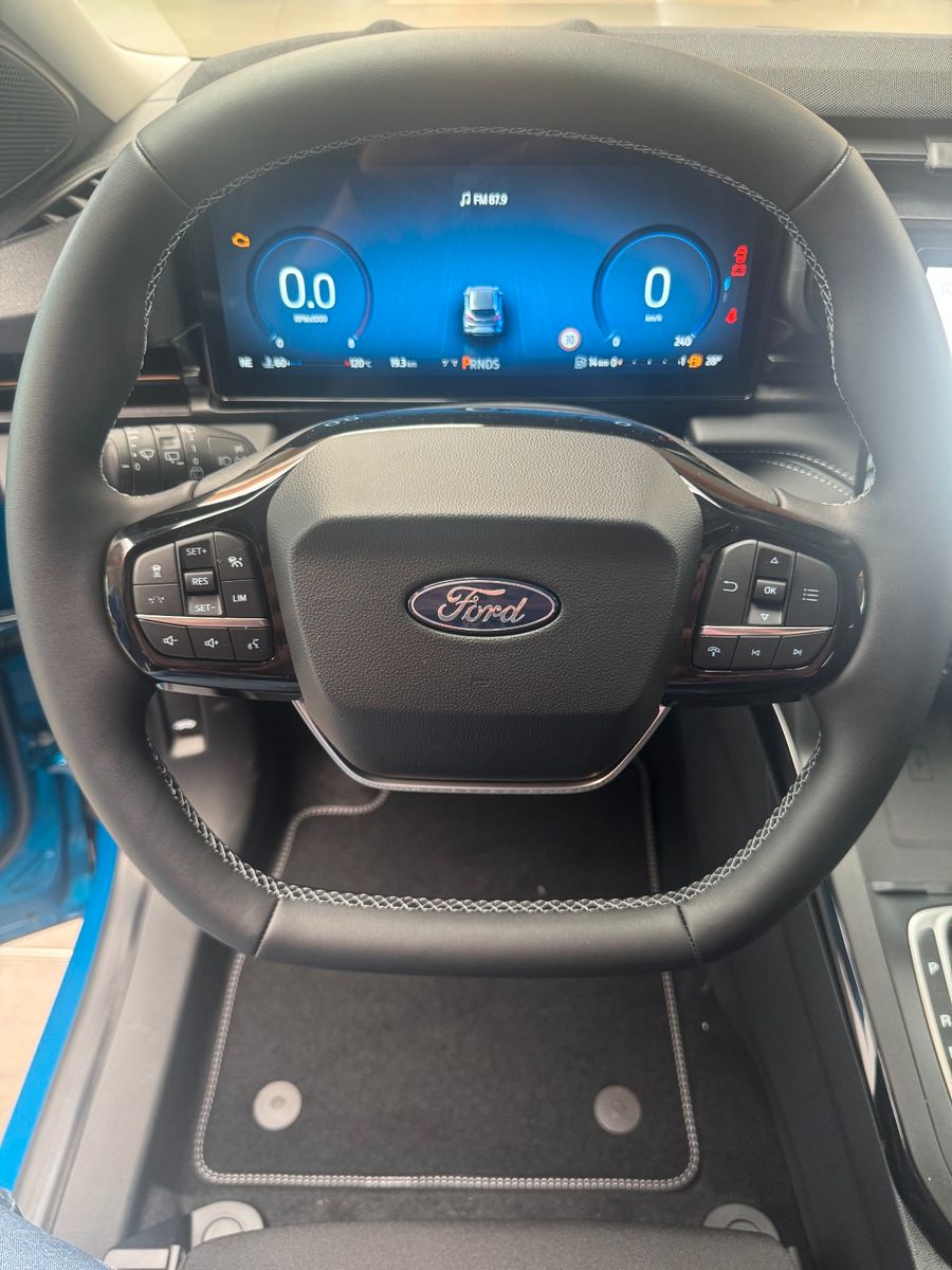 Fahrzeugabbildung Ford Puma Titanium Automatik / LED