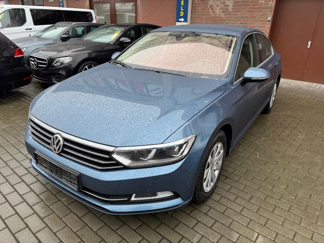 Volkswagen Passat Comfortline ACC-Navi-LED