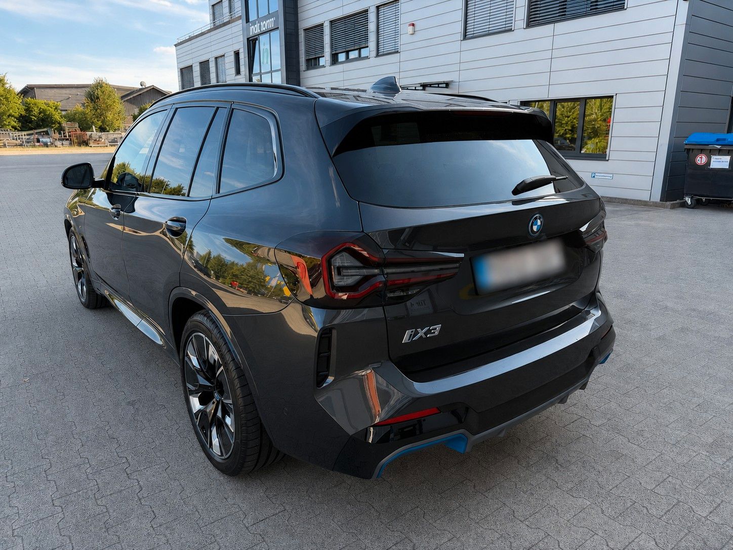 BMW iX3 IMPRESSIVE M SPORT AHK NAVI HUD PANO LED DAB foto 4
