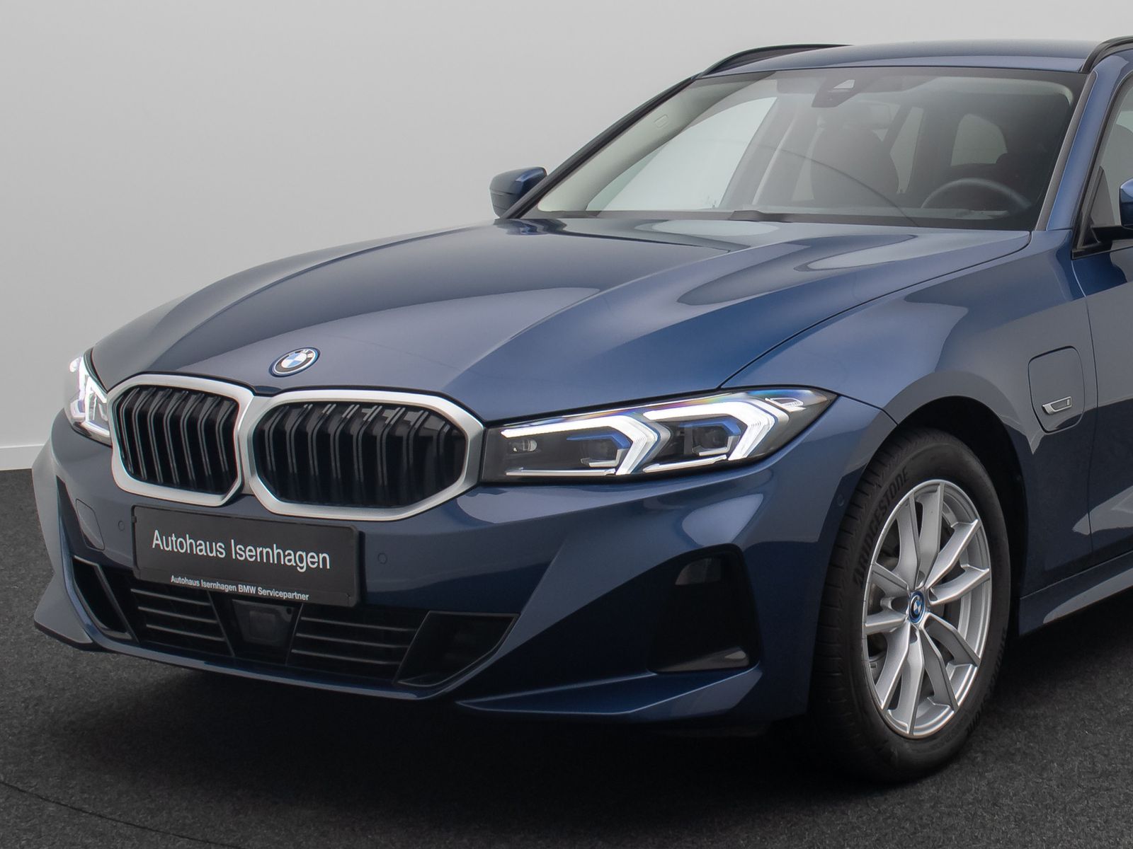 Fahrzeugabbildung BMW 330e xD H/K DAB Kamera AHK Komfort HUD Sport