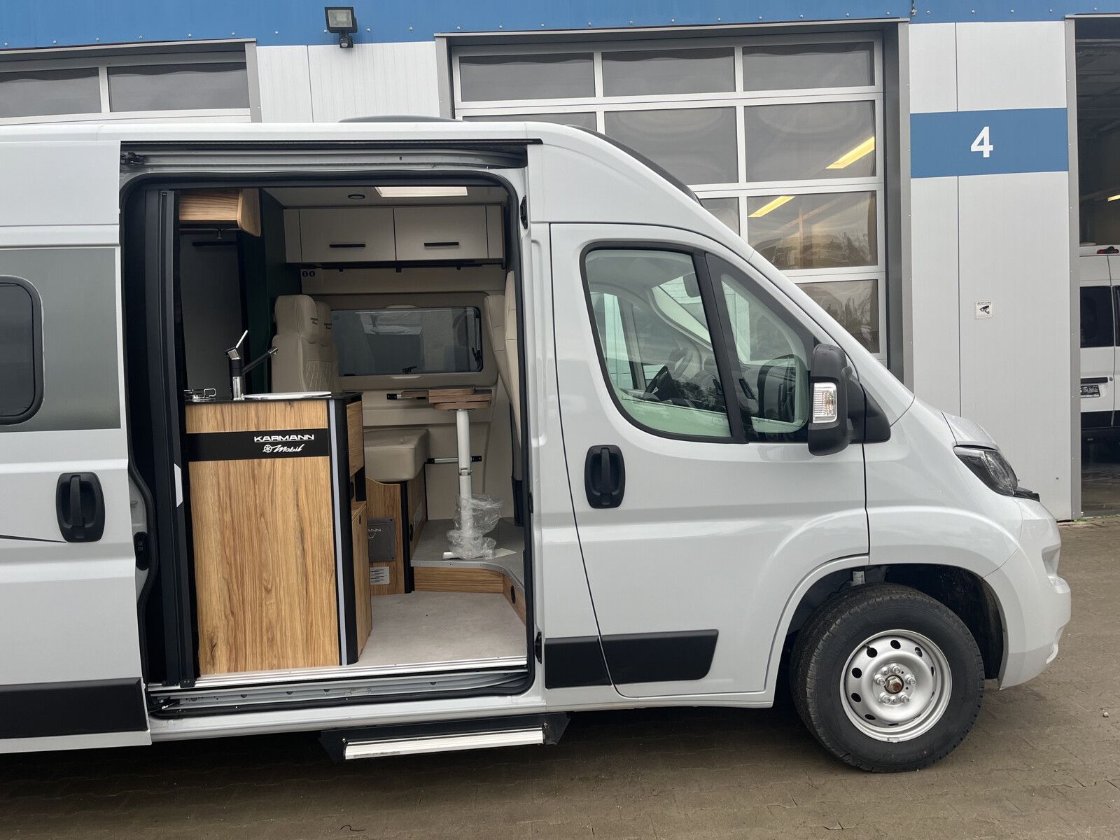 Fahrzeugabbildung Karmann Dexter DE 580 140 PS und Concept Paket