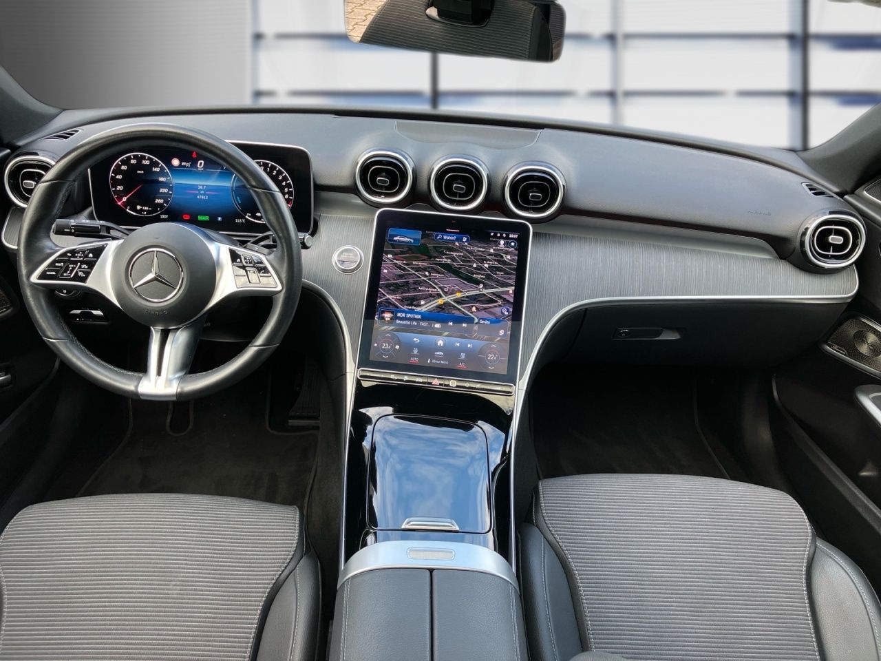 Fahrzeugabbildung Mercedes-Benz C 400 e 4M Avantgarde Pano DigitalL Burmester 36