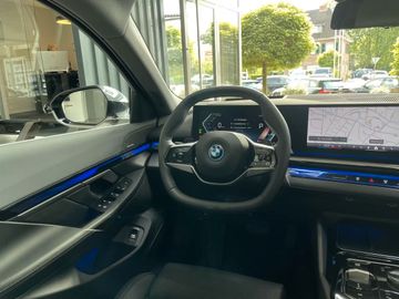 Bild 12 BMW 550 550e xDrive LED Pano Live Cockpit Prof. ACC H&K