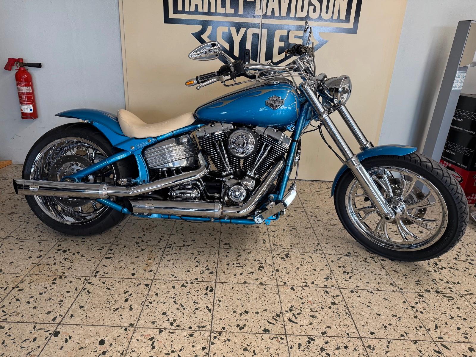 Harley-Davidson FXCWC Rocker C Softail 5HD1..