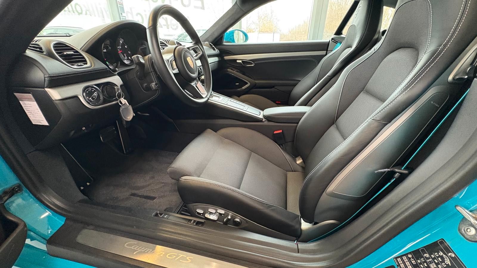 Fahrzeugabbildung Porsche Cayman 718 GTS  18 fach sitze/keramik