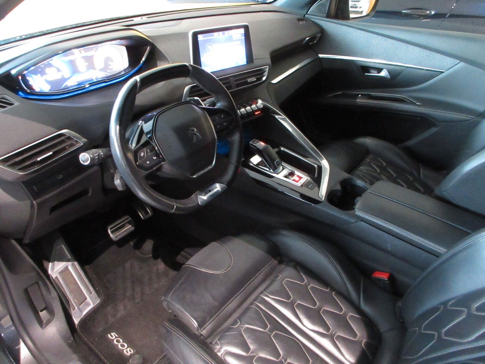 Fahrzeugabbildung Peugeot 5008 GT-LINE 1.5D LED/SHZ/VOLLLEDER/360°CAM