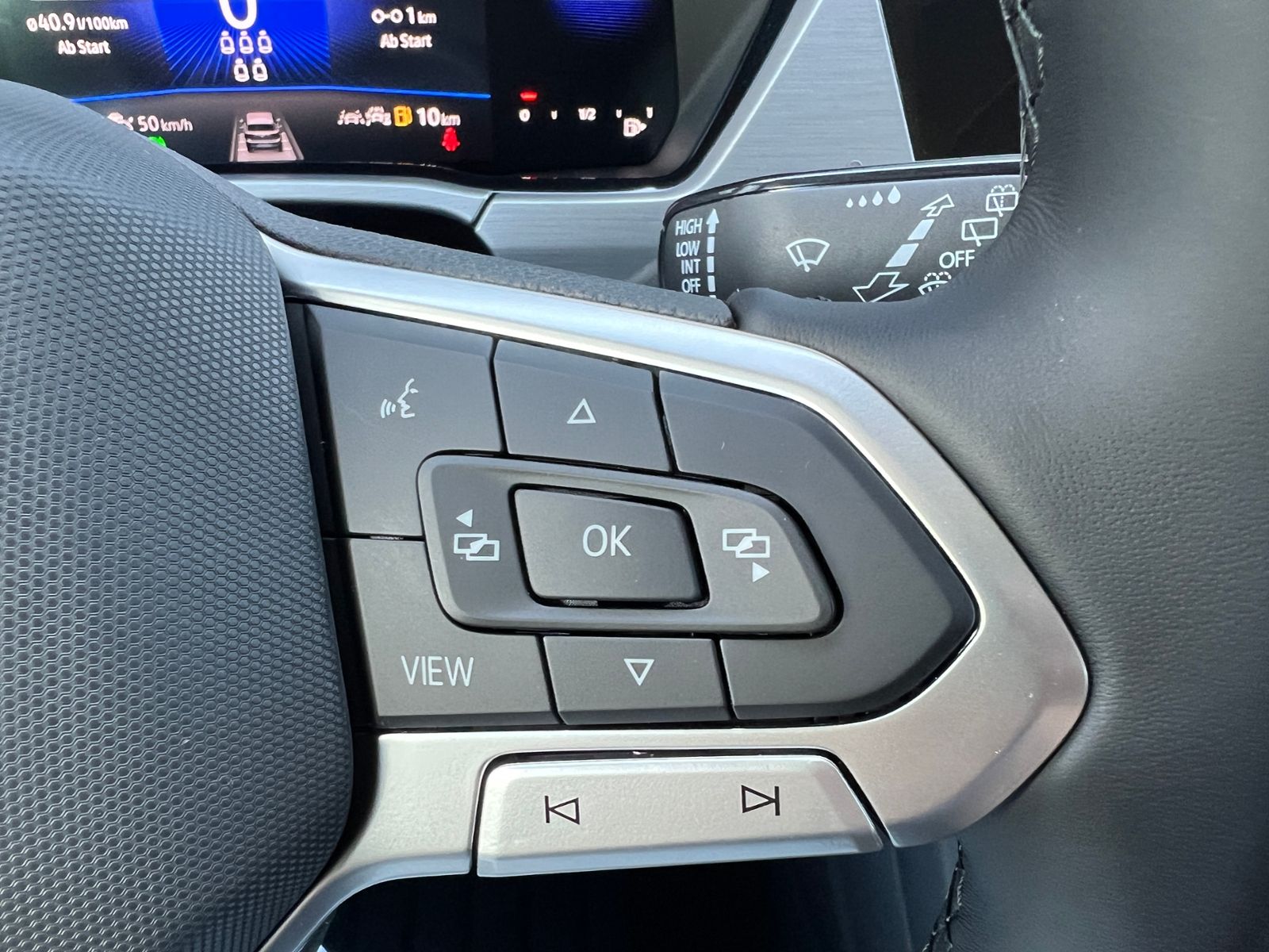 Fahrzeugabbildung Volkswagen Touran Comfortline 1.5 TSI DSG *LED, AHK, 7-Sitz